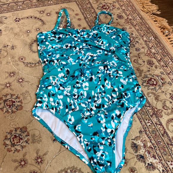 One piece bikini - Picture 1 of 6